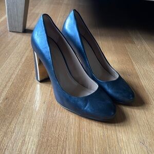 Banana Republic Black round toe Pumps with Gold heel, Sz 7.5